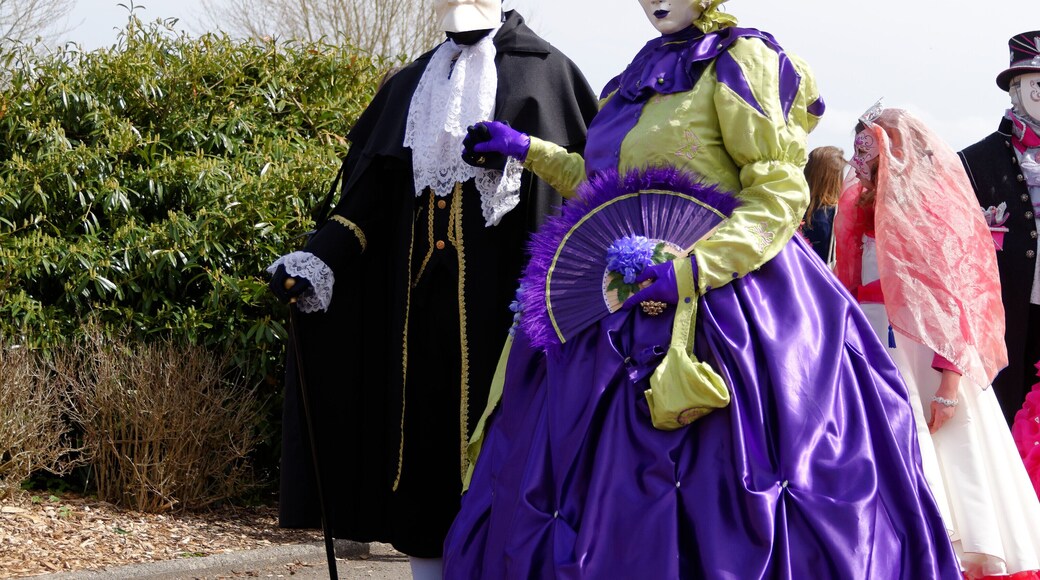 Personality rights Personality rights warningAlthough this work is freely licensed or in the public domain, the person(s) shown may have rights that legally restrict certain re-uses unless those depicted consent to such uses. In these cases, a model release or other evidence of consent could protect you from infringement claims. Though not obliged to do so, the uploader may be able to help you to obtain such evidence. See our general disclaimer for more information.