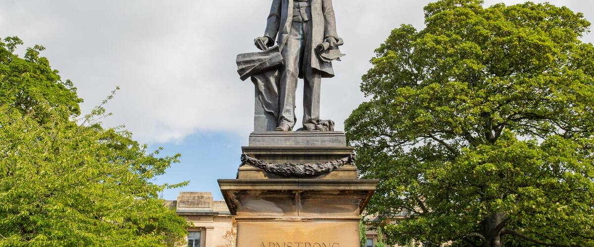 Newcastle City Center showing a statue or sculpture