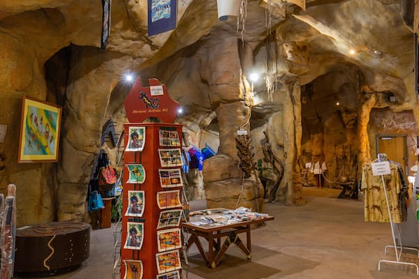 Aboriginal Dreamtime Cultural Centre featuring interior views
