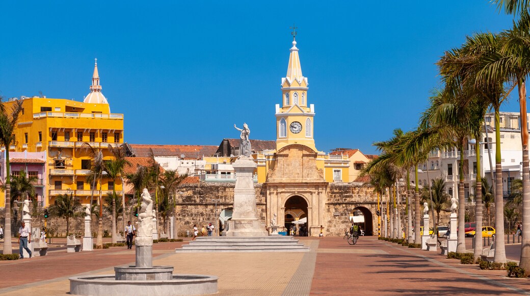 Avenue leading to the Puerta del Reloj, Cartagena de Indias, Colombia