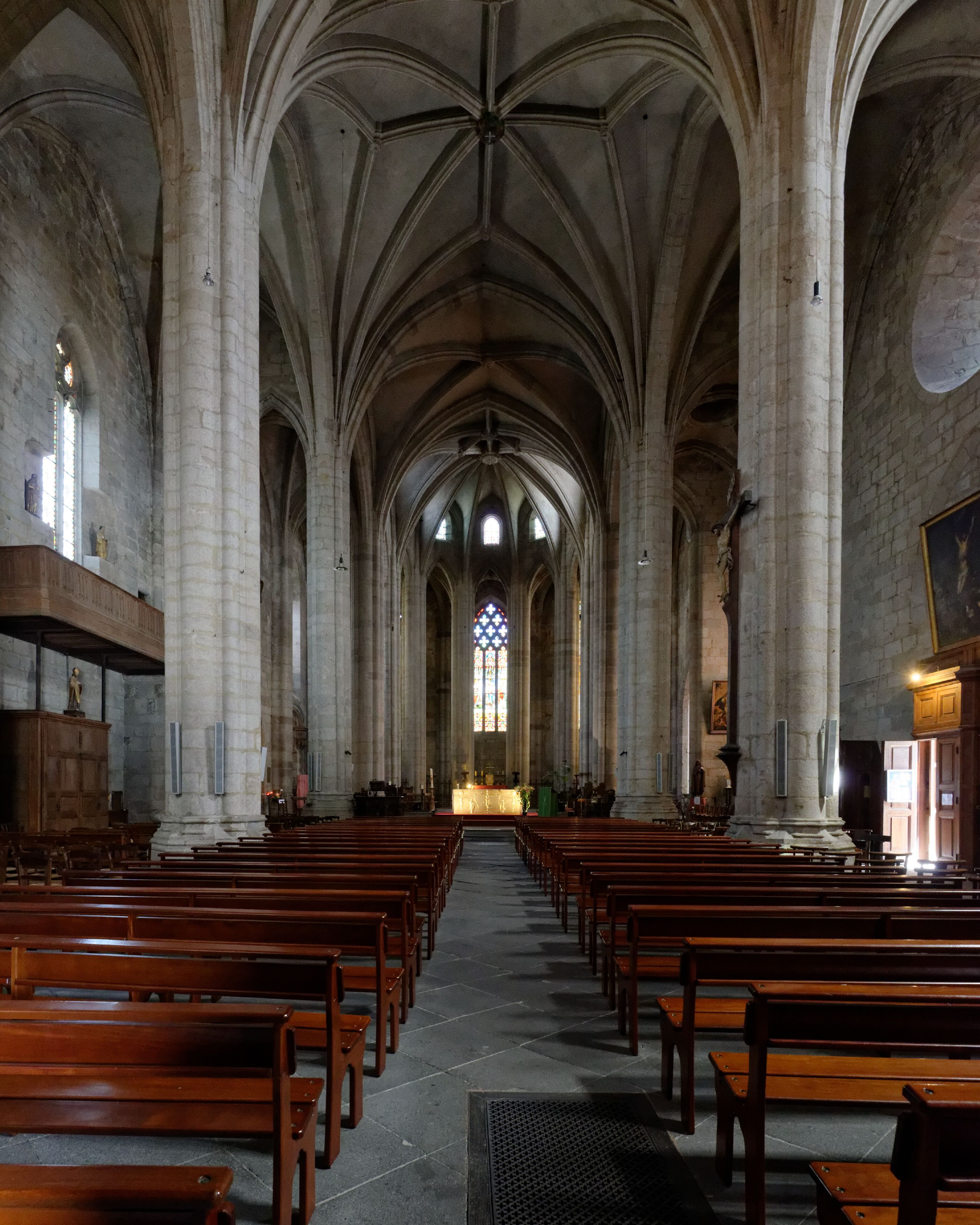 Intérieur de l'église Saint-Jean d'Ambert.