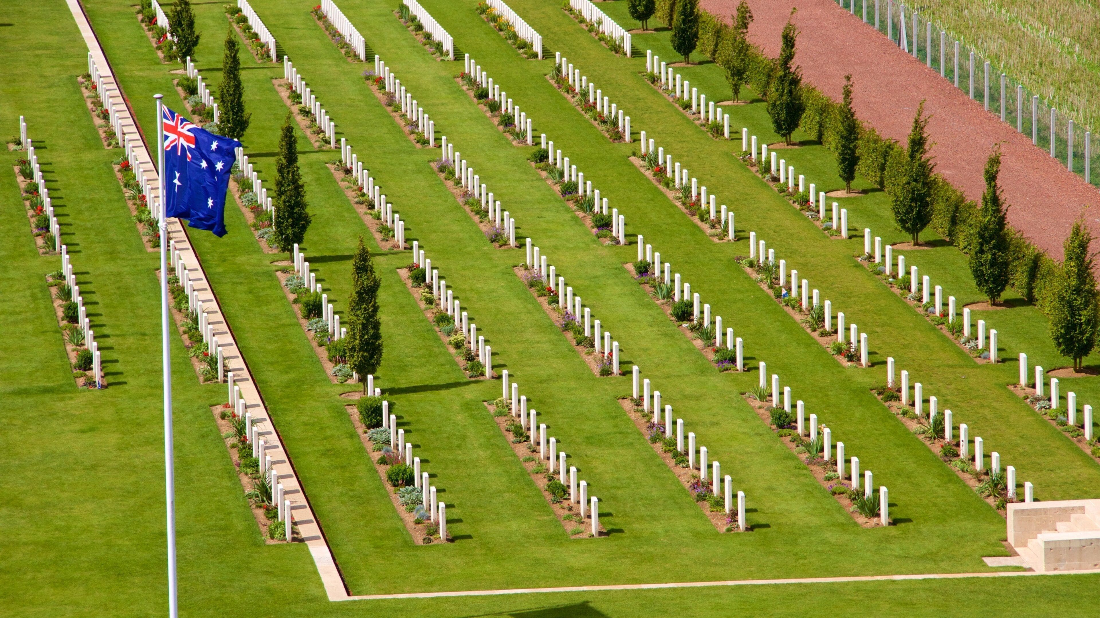 Villers-Bretonneux que incluye un cementerio