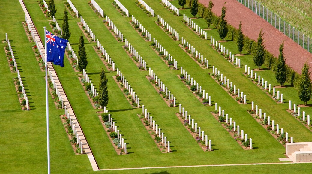 Villers-Bretonneux que incluye un cementerio