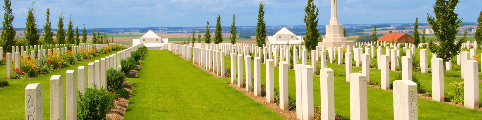 Villers-Bretonneux que inclui um cemitério