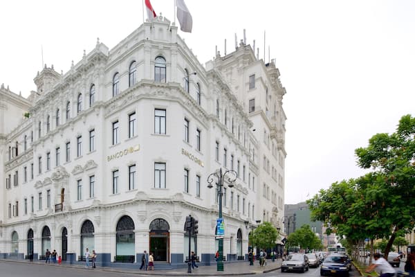 Plaza San Martin featuring street scenes