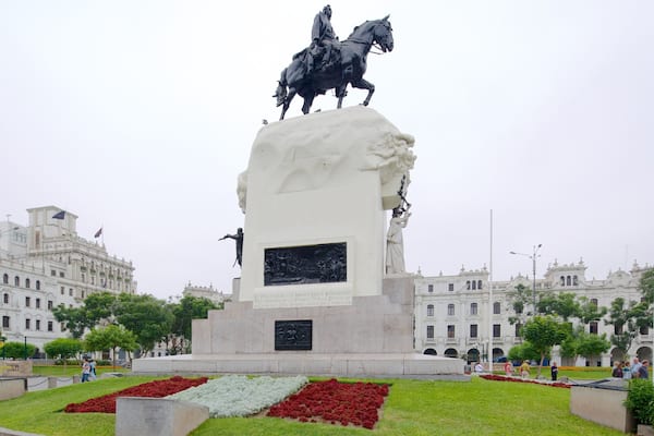 Plaza San Martin featuring a monument, a statue or sculpture and flowers