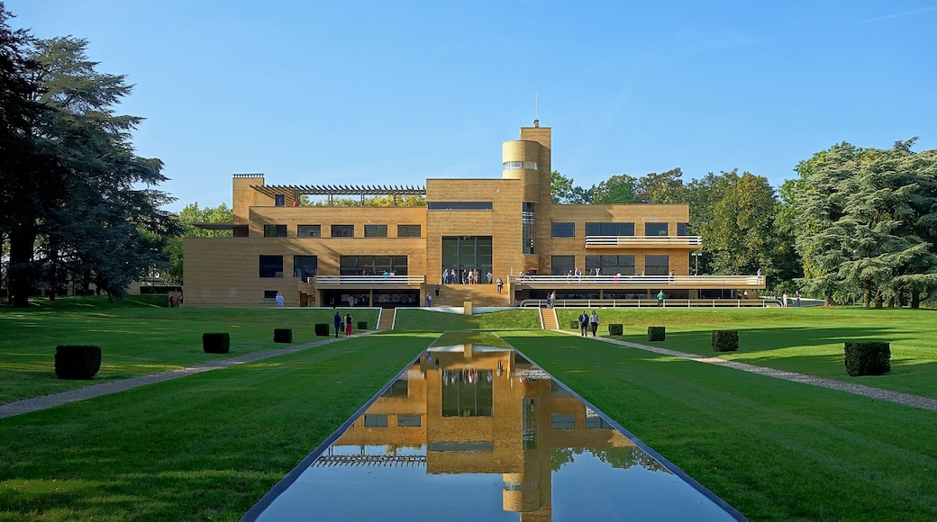 This building is indexed in the Base Mérimée, a database of architectural heritage maintained by the French Ministry of Culture, under the reference PA00107443 .