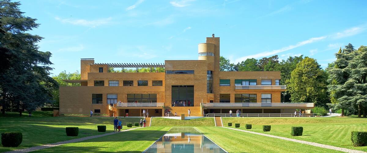 This building is indexed in the Base Mérimée, a database of architectural heritage maintained by the French Ministry of Culture, under the reference PA00107443 .