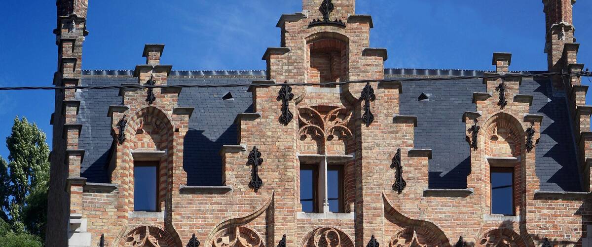 This building is indexed in the Base Mérimée, a database of architectural heritage maintained by the French Ministry of Culture, under the reference PA00107832 .