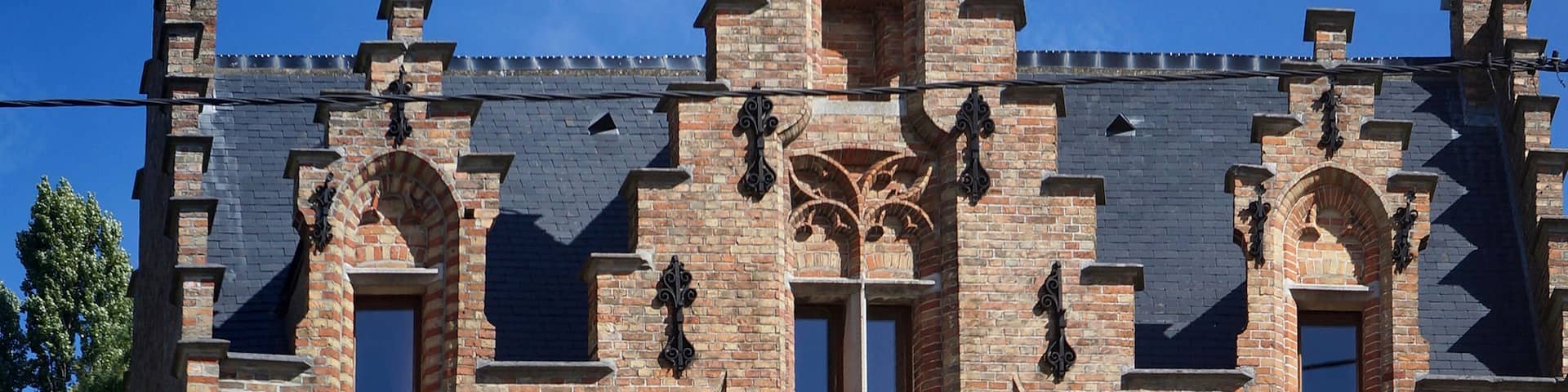 This building is indexed in the Base Mérimée, a database of architectural heritage maintained by the French Ministry of Culture, under the reference PA00107832 .