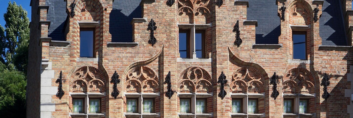 This building is indexed in the Base Mérimée, a database of architectural heritage maintained by the French Ministry of Culture, under the reference PA00107832 .