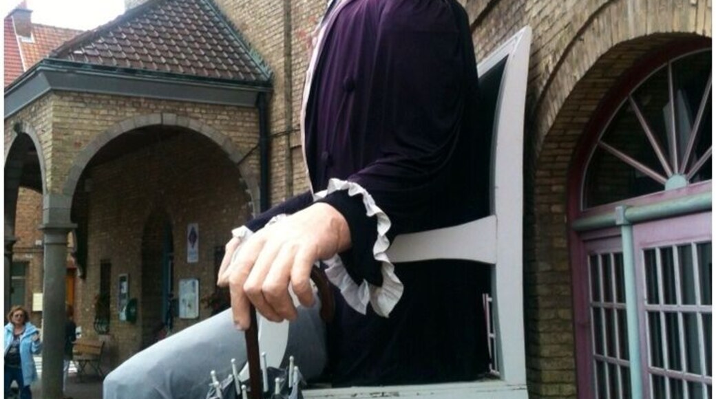 The Géant outside the Belfry.