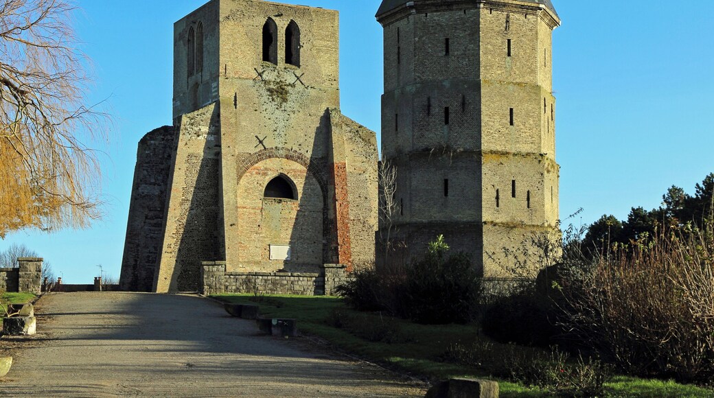 This building is inscrit au titre des Monuments Historiques. It is indexed in the Base Mérimée, a database of architectural heritage maintained by the French Ministry of Culture, under the reference PA00107366 .