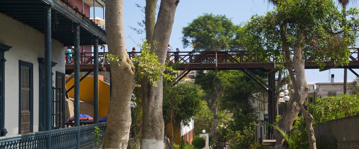 Bridge of Sighs which includes street scenes