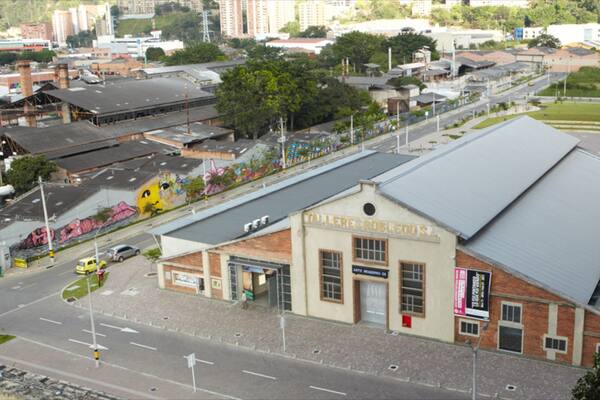 Museo de Arte Moderno de Medellín mostrando una ciudad