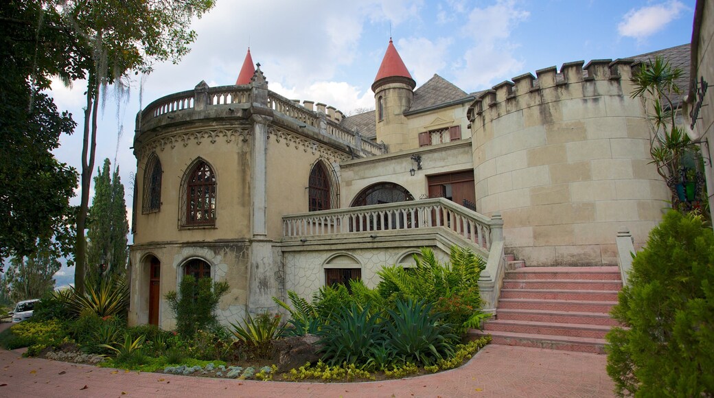 Musée El Castillo mettant en vedette château et patrimoine architectural