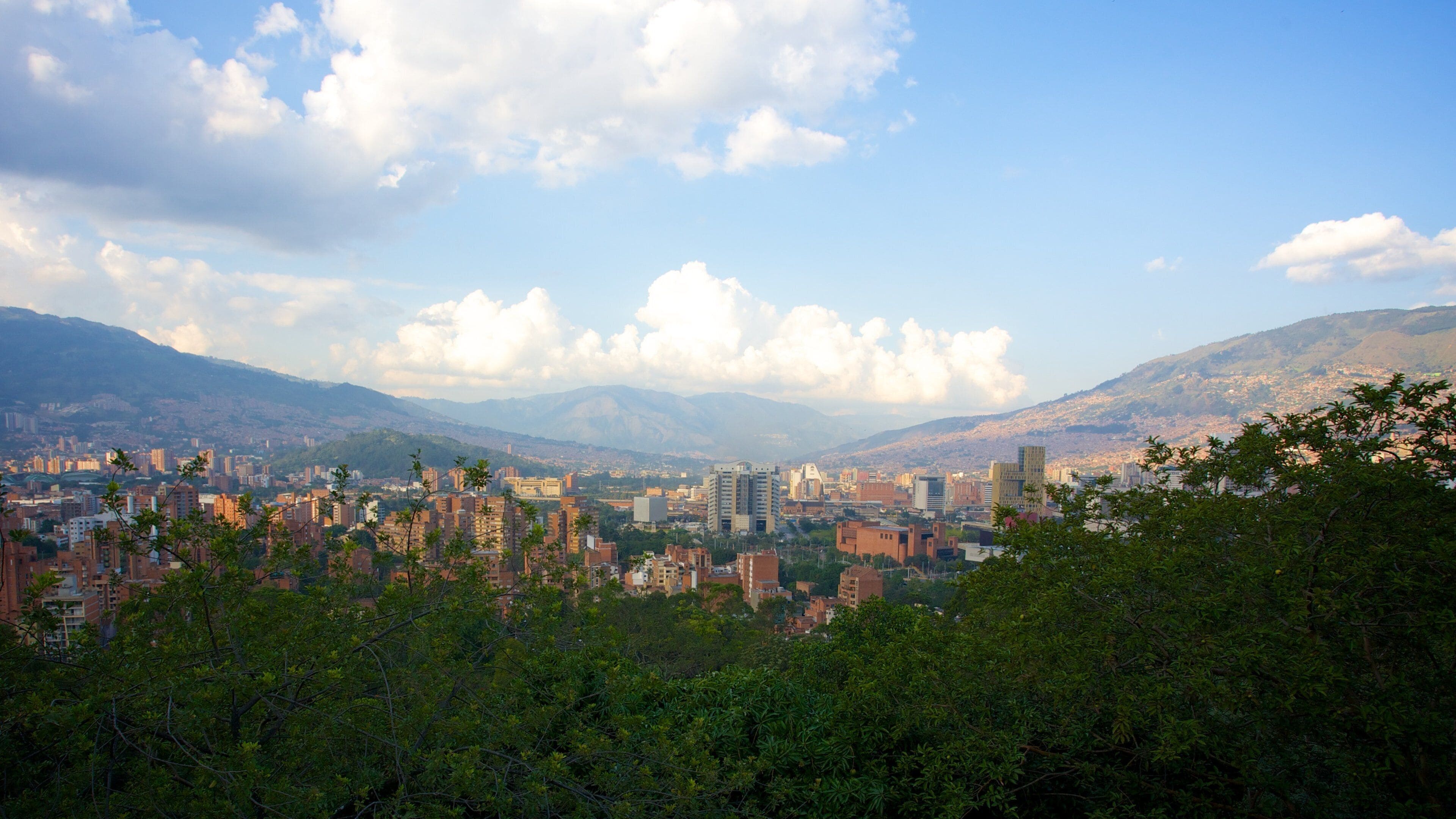 Pueblito Paisa showing a city, mountains and landscape views
