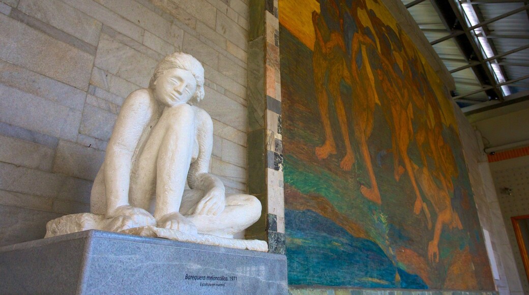 Casa Museo Pedro Nel Gomez som inkluderar en staty eller skulptur, konst och interiörer