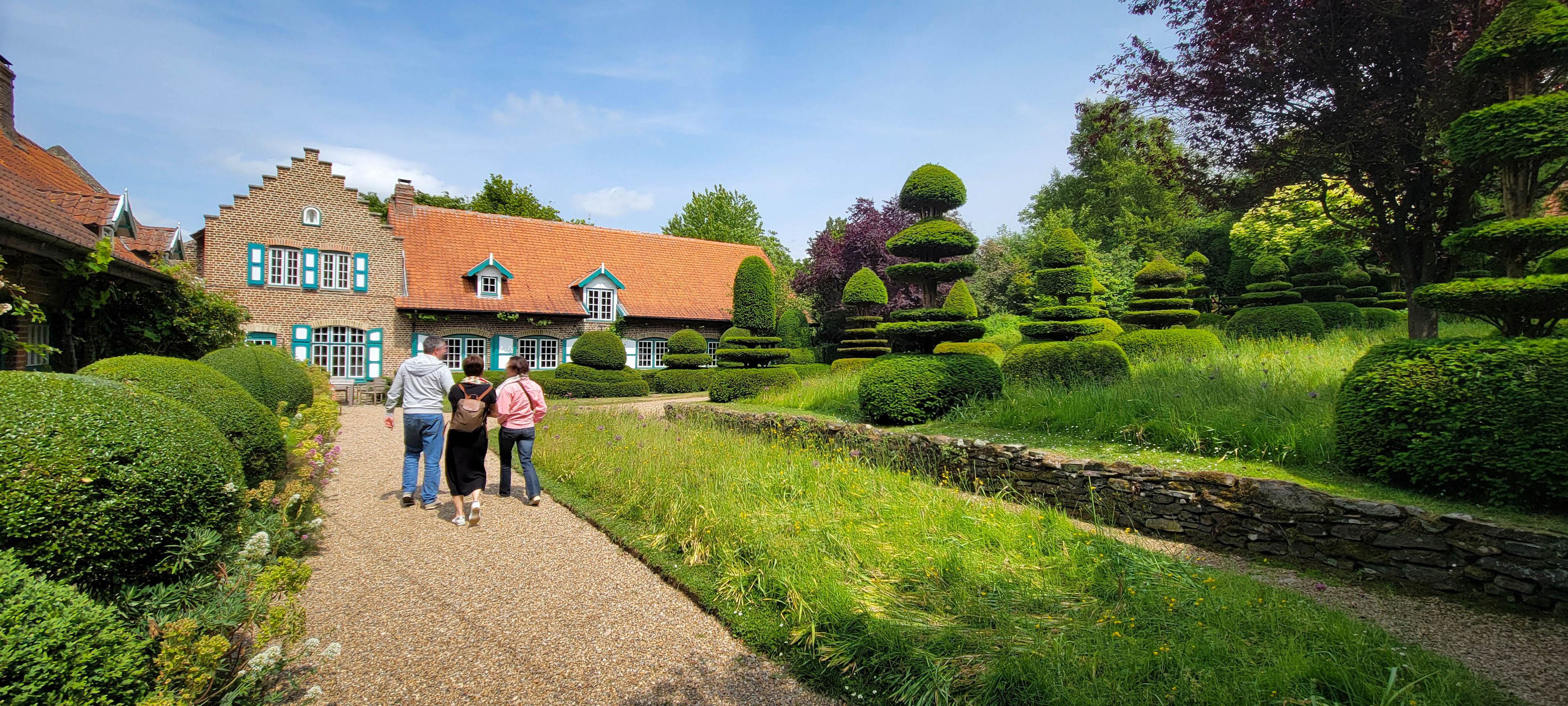 Jardin paysager avec topiaires / Cassel, France