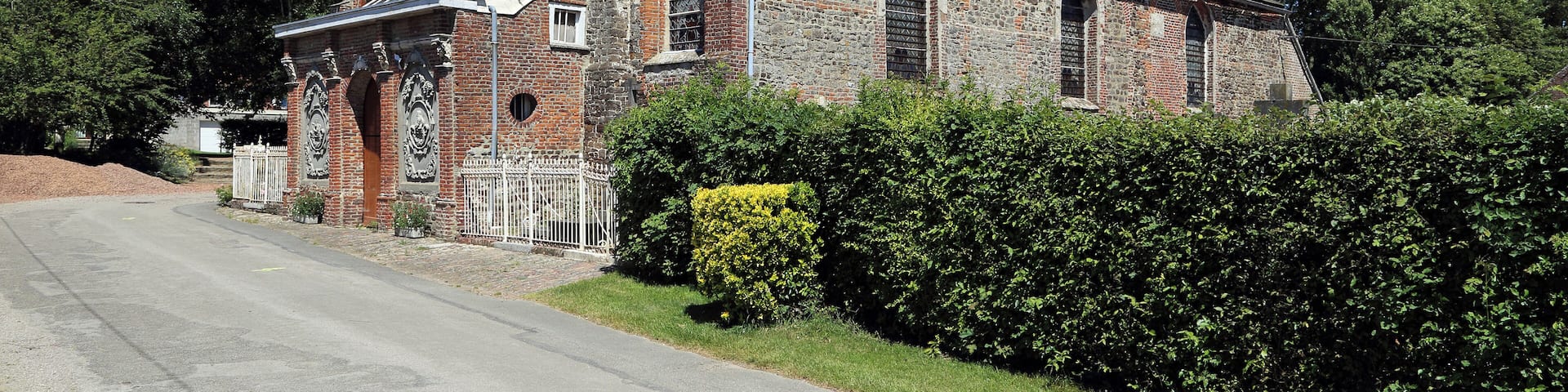 Oxelaëre (département du Nord, France): St Martin's church