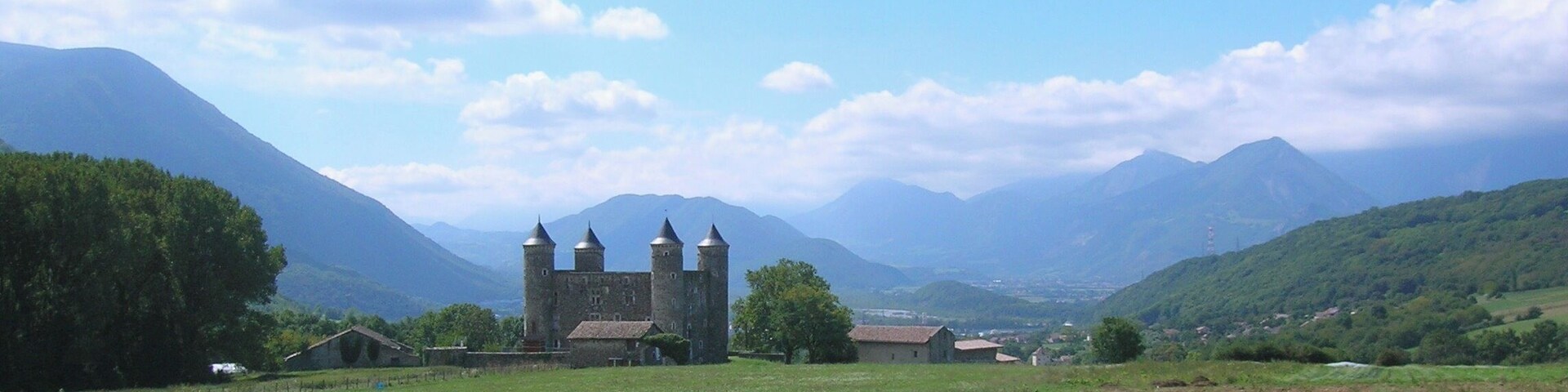 This building is indexed in the Base Mérimée, a database of architectural heritage maintained by the French Ministry of Culture, under the reference PA00117208 .