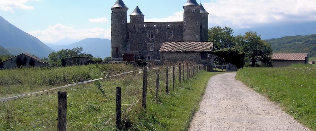 This building is indexed in the Base Mérimée, a database of architectural heritage maintained by the French Ministry of Culture, under the reference PA00117208 .