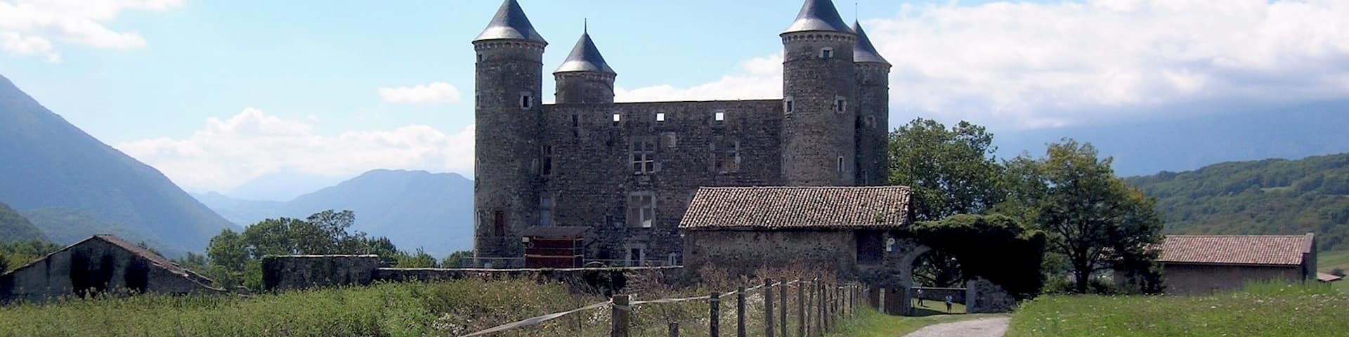 This building is indexed in the Base Mérimée, a database of architectural heritage maintained by the French Ministry of Culture, under the reference PA00117208 .