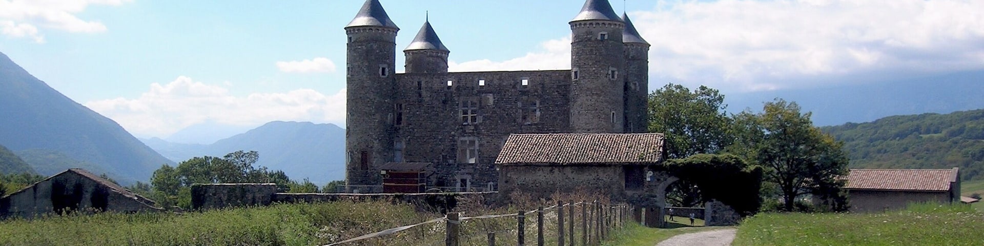 This building is indexed in the Base Mérimée, a database of architectural heritage maintained by the French Ministry of Culture, under the reference PA00117208 .