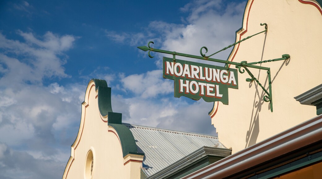 Old Noarlunga showing signage