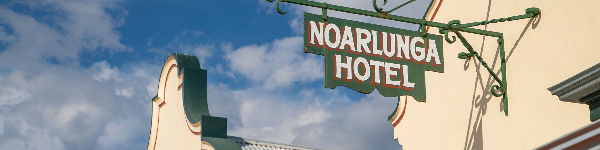 Old Noarlunga showing signage