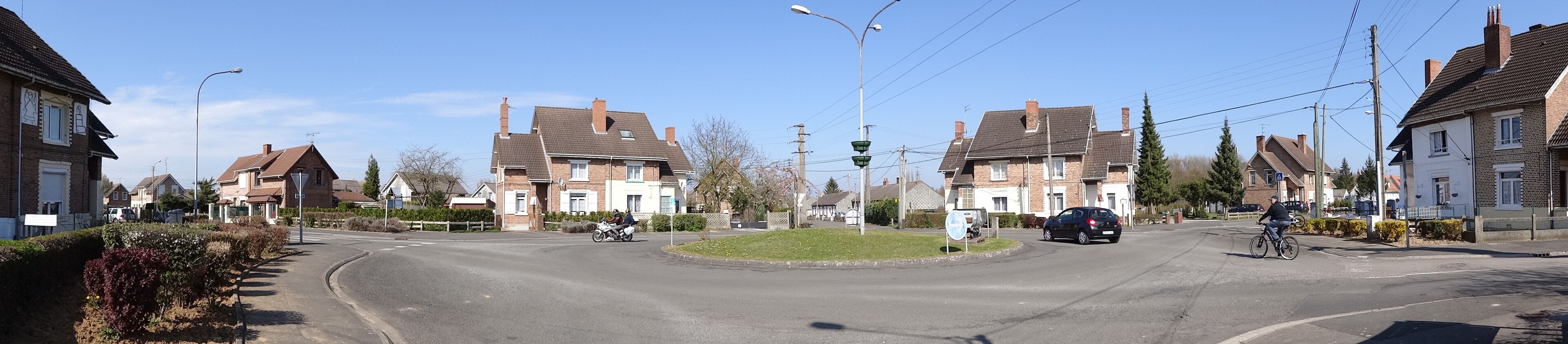 Cité n° 2 de Béthune de la fosse n° 2 de la Compagnie des mines de Béthune dans le bassin minier du Nord-Pas-de-Calais, Mazingarbe et Bully-les-Mines, Pas-de-Calais, Nord-Pas-de-Calais, France. La cité n° 2 de Béthune est inscrite sur la liste du patrimoine mondial de l'Unesco le 30 juin 2012 et y constitue en partie le site no 82.