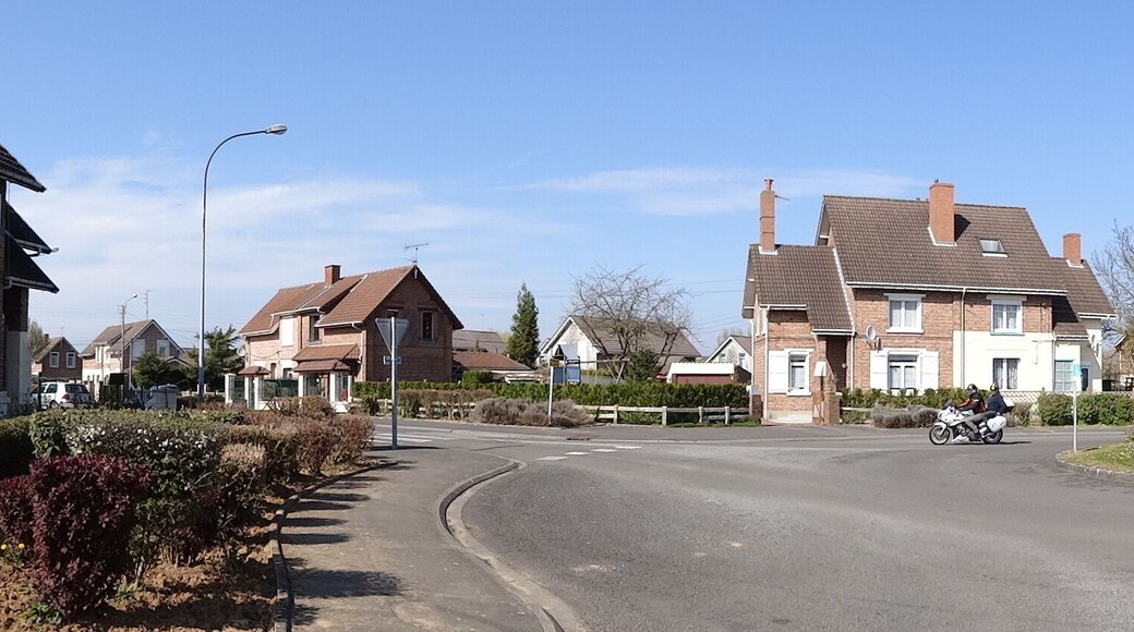 Cité n° 2 de Béthune de la fosse n° 2 de la Compagnie des mines de Béthune dans le bassin minier du Nord-Pas-de-Calais, Mazingarbe et Bully-les-Mines, Pas-de-Calais, Nord-Pas-de-Calais, France. La cité n° 2 de Béthune est inscrite sur la liste du patrimoine mondial de l'Unesco le 30 juin 2012 et y constitue en partie le site no 82.