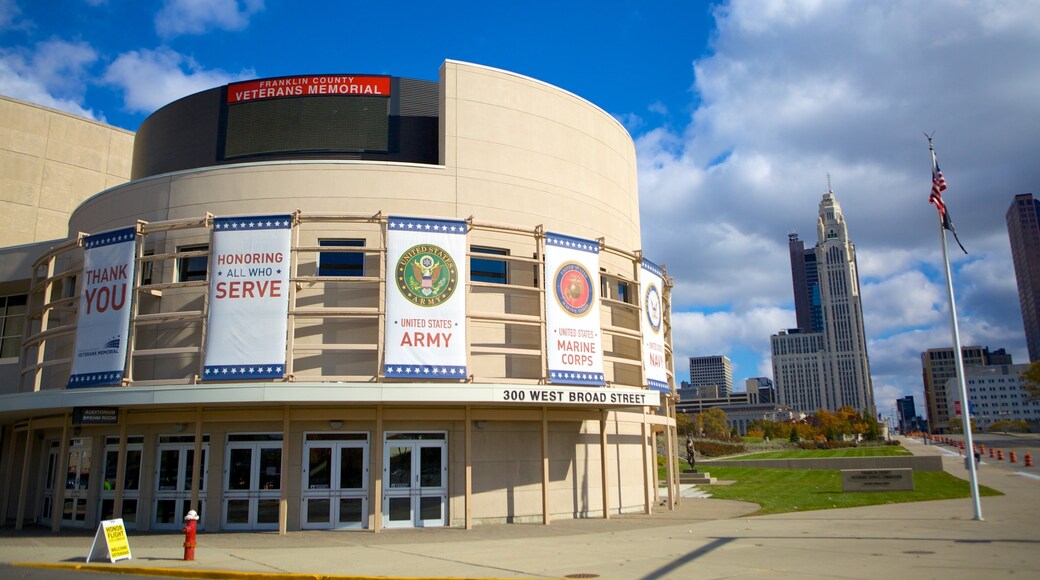 退伍軍人紀念碑 呈现出 紀念館 和 看板