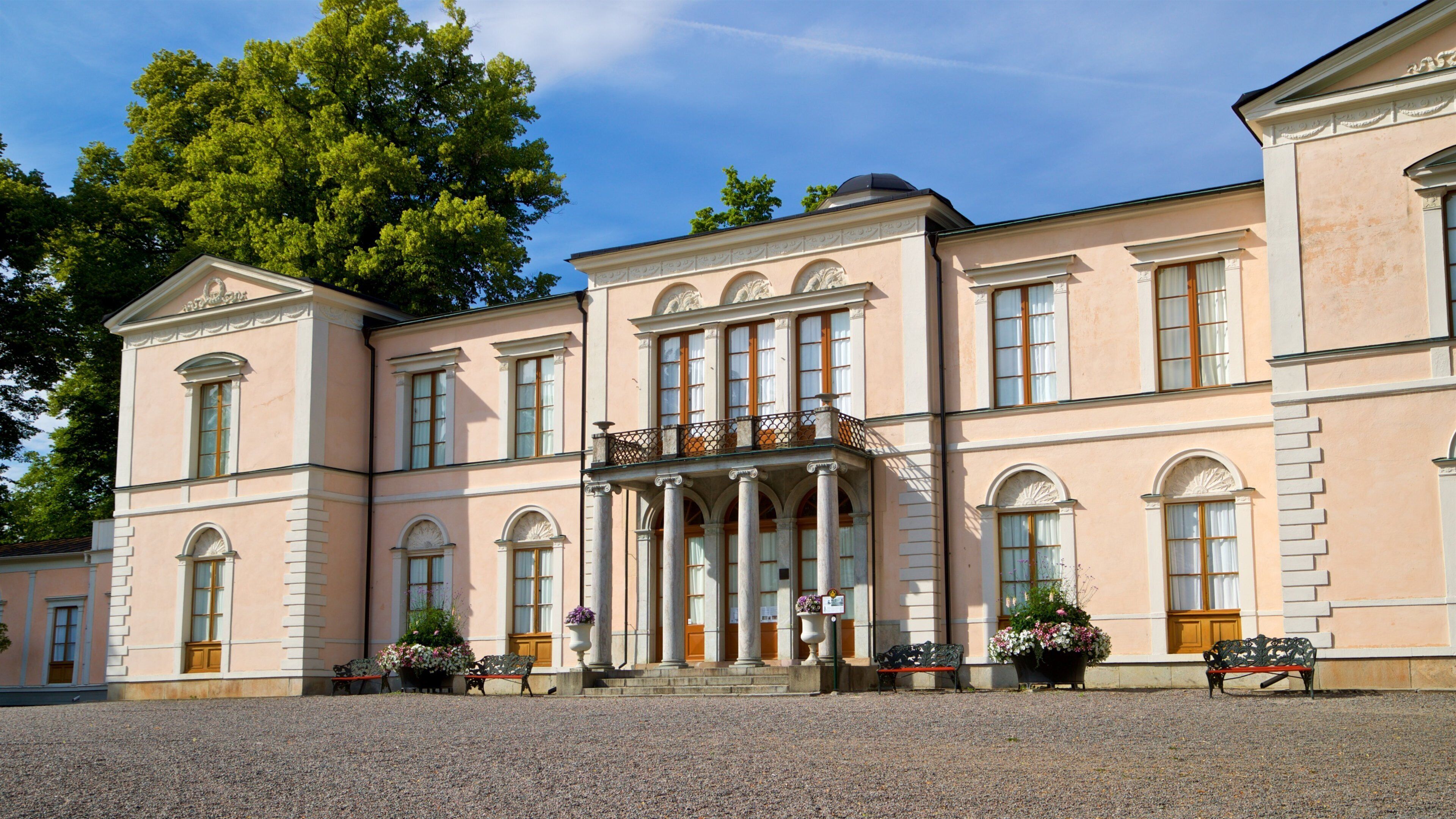 Rosendal Palace which includes heritage architecture and chateau or palace