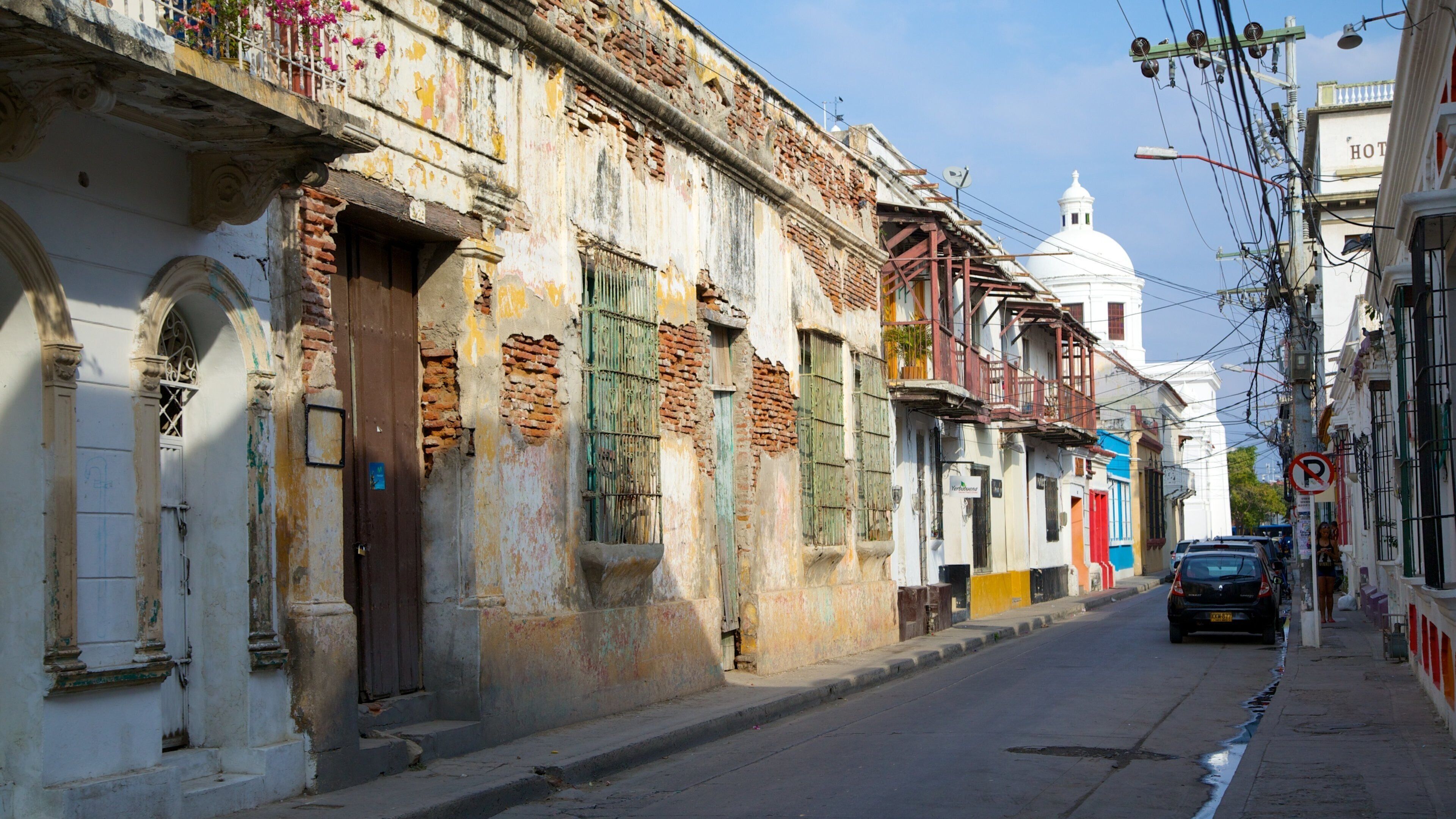 Centro Histórico que inclui elementos de patrimônio, cenas de rua e uma cidade
