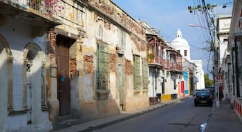 Centro Histórico que inclui elementos de patrimônio, cenas de rua e uma cidade