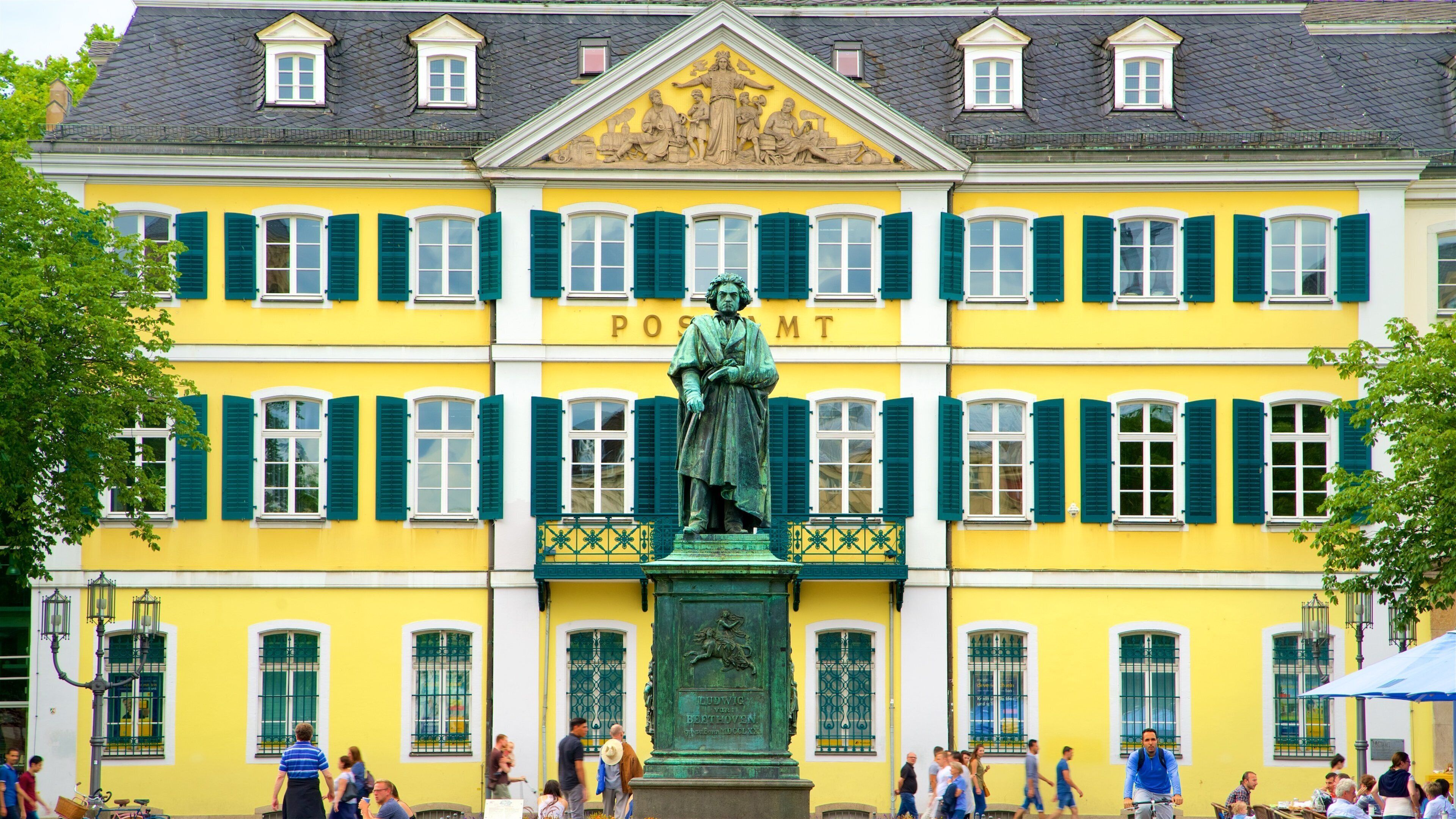 Beethoven Monument featuring a statue or sculpture