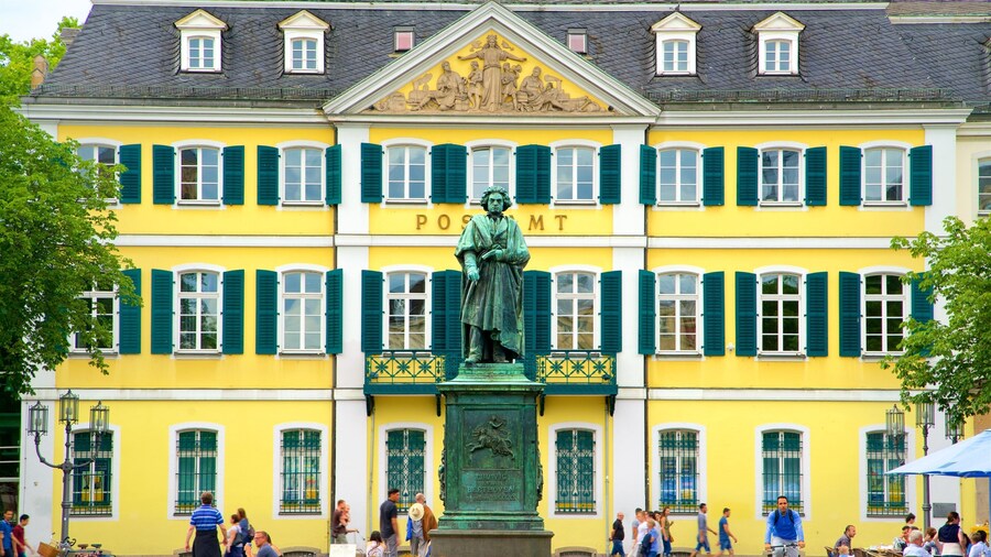 Beethoven Monument featuring a statue or sculpture