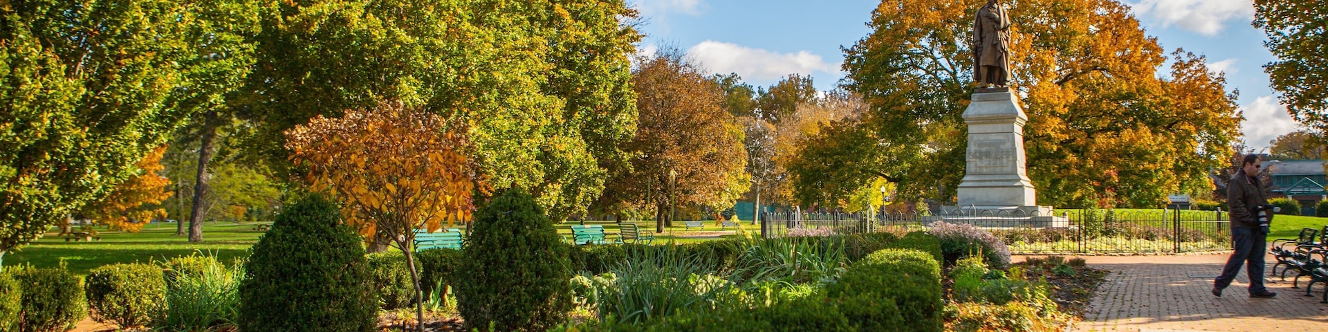Schiller Park featuring a park