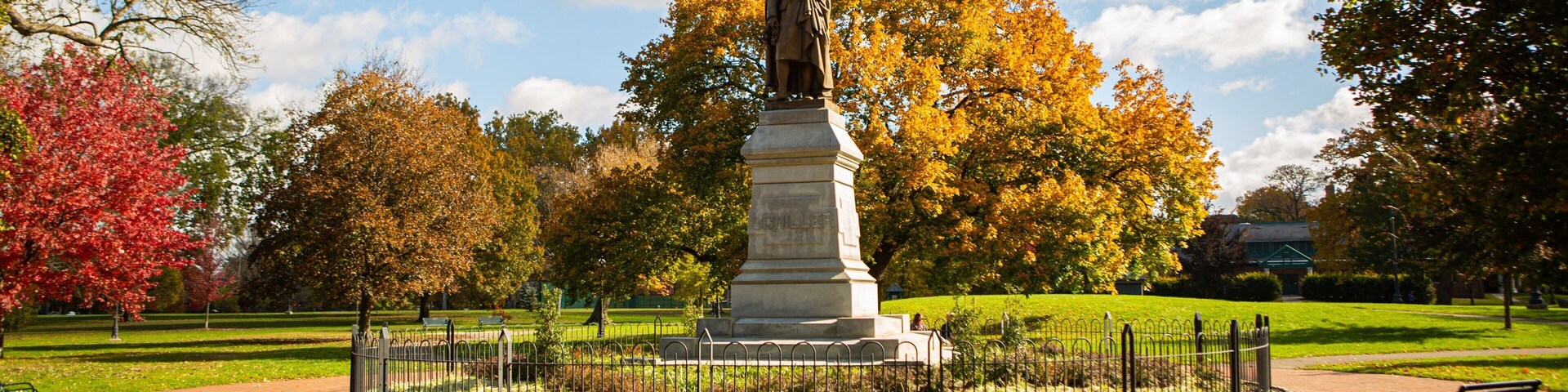 Schiller Park featuring a statue or sculpture and a park