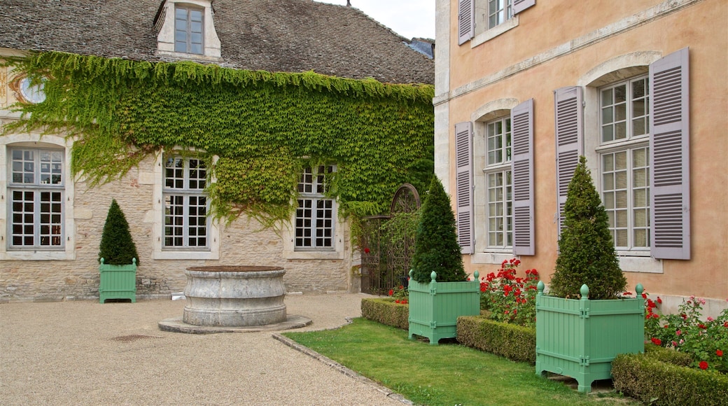 波馬爾城堡 设有 花朵