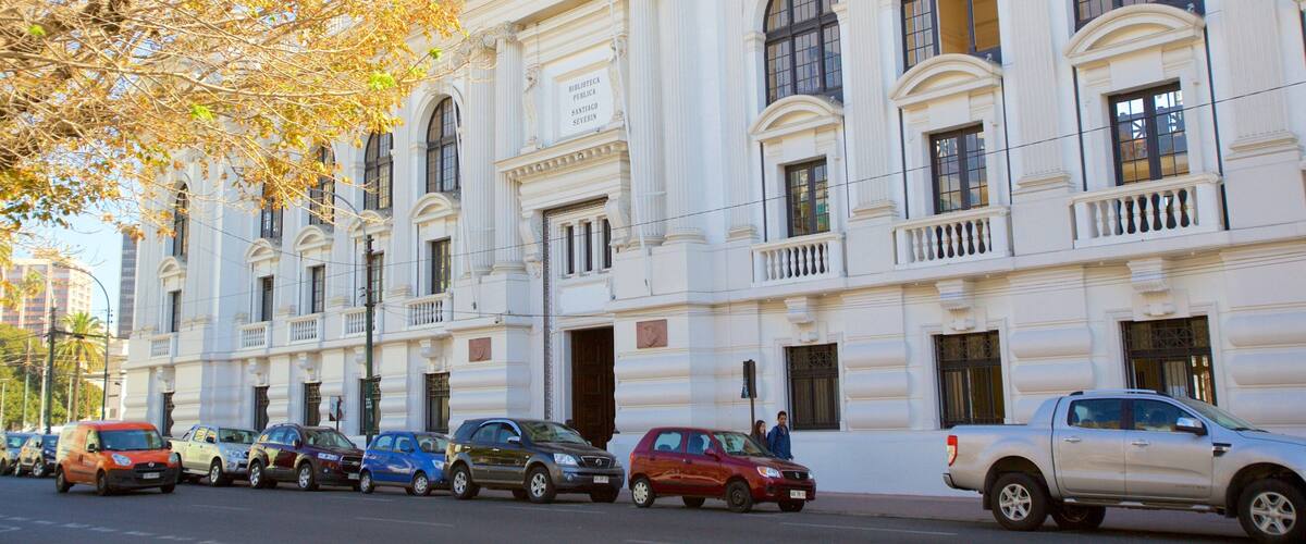 Biblioteca Santiago Severin featuring heritage elements
