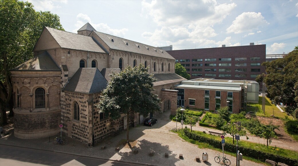 Museum Schnütgen mit einem Kleinstadt oder Dorf