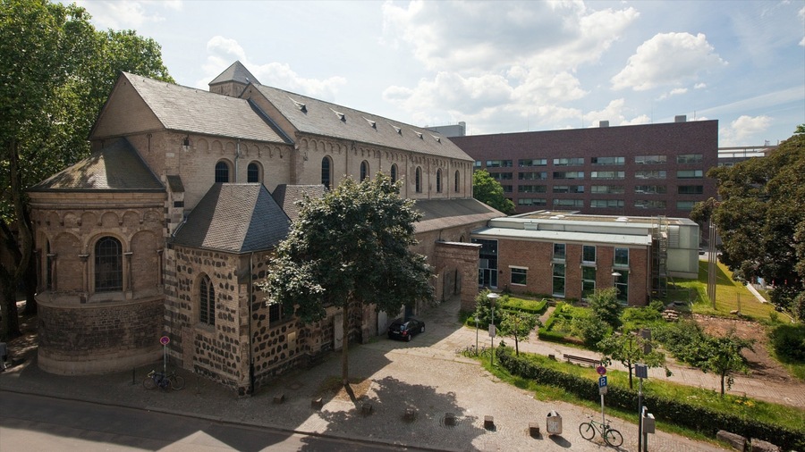 Schnuetgen Museum which includes a small town or village
