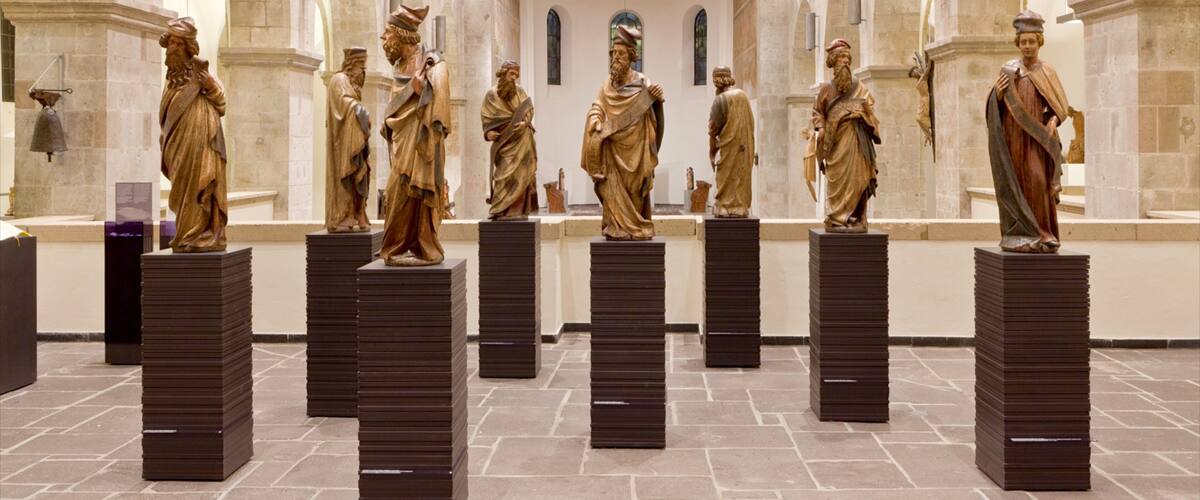 Schnuetgen Museum showing art, interior views and a statue or sculpture