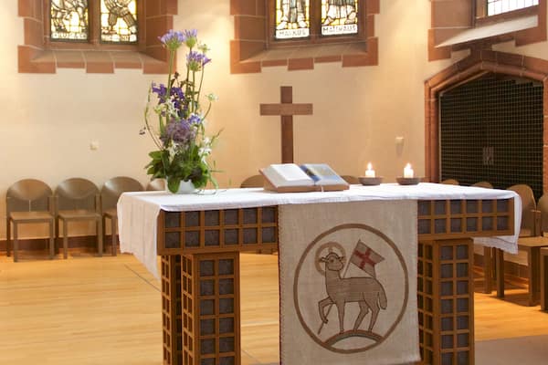 Alte Nikolaikirche mit einem Innenansichten, religiöse Aspekte und Kirche oder Kathedrale