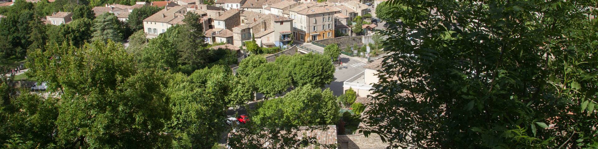 Panorama sur le village de Bourdeaux dans la Drôme