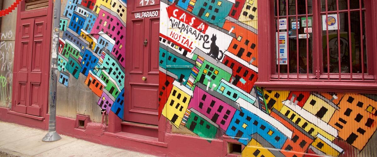 Paseo Gervasoni which includes outdoor art