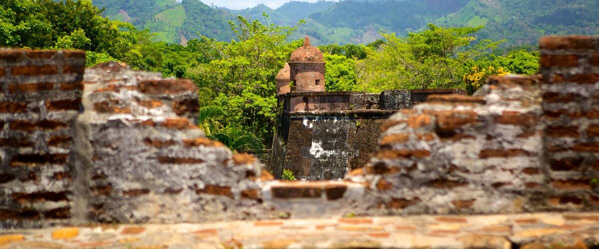 San Fernando Fortress which includes building ruins and heritage elements