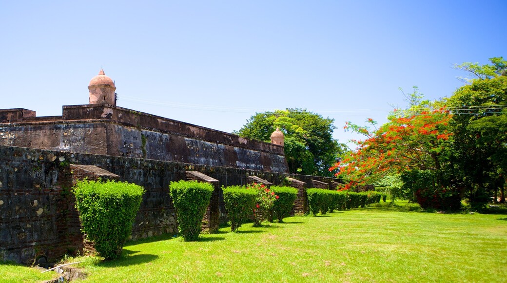 San Fernando Fortress featuring a park and heritage elements